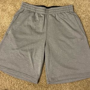 Men’s Champion Athletic Shorts Light Gray Size Medium.